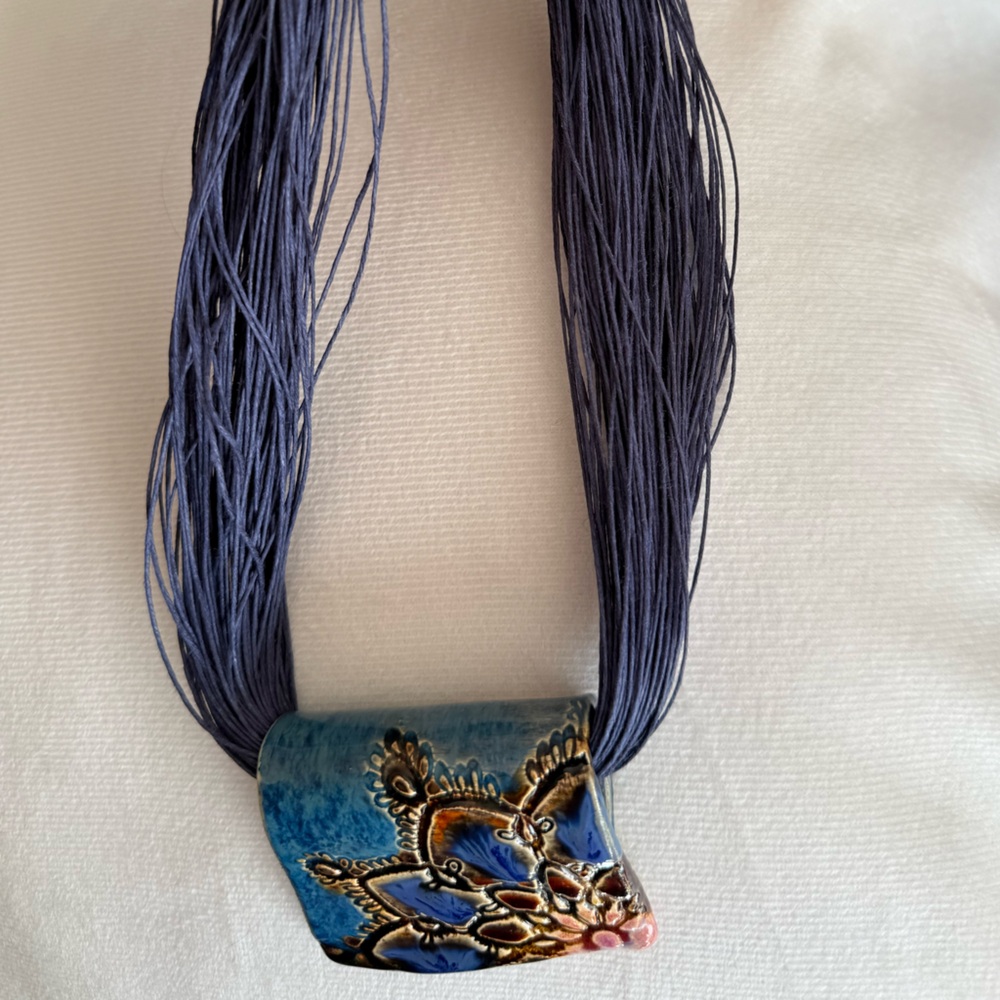 Artisan handmade ceramic necklace !